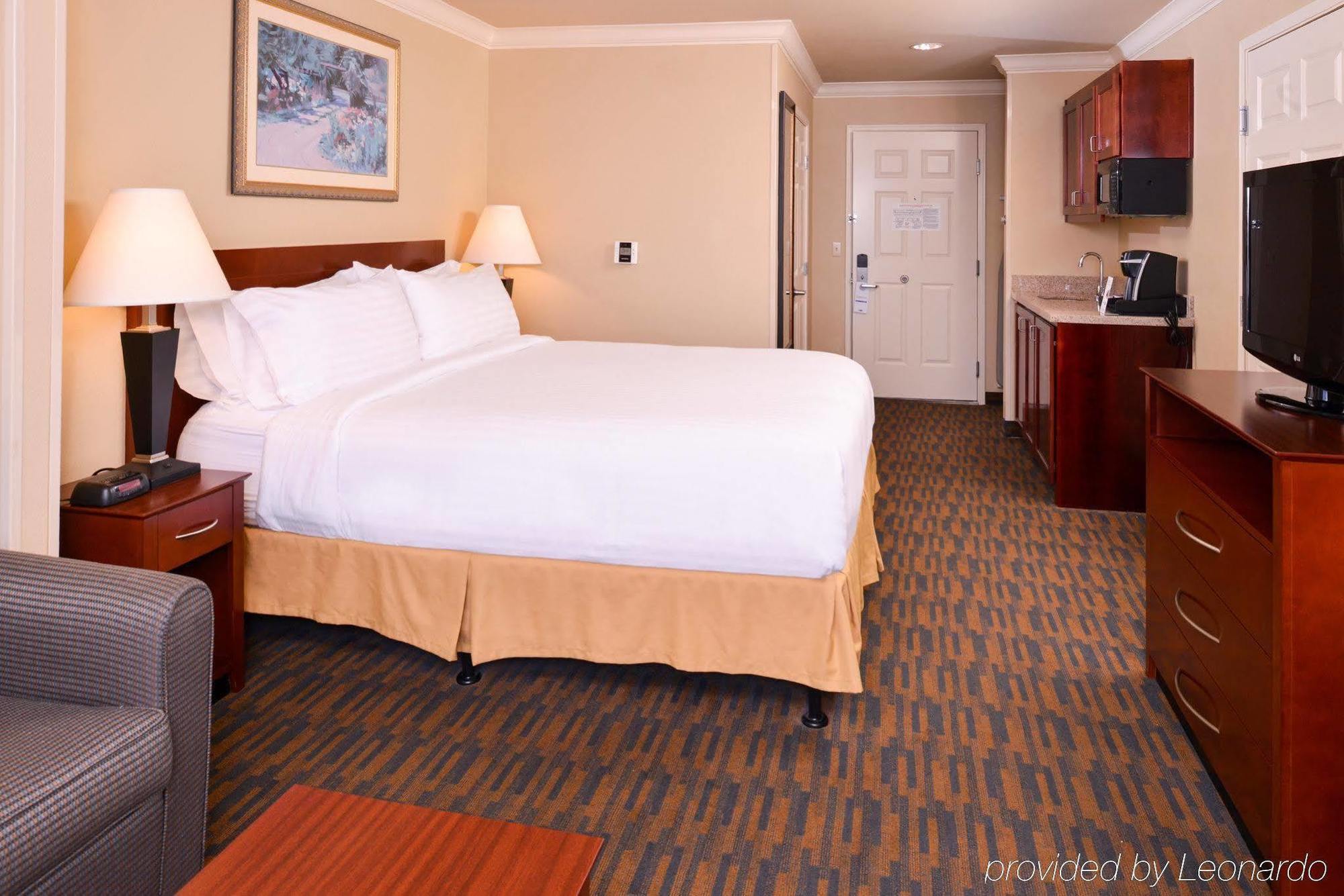 Holiday Inn Express & Suites Watsonville By Ihg Exterior foto